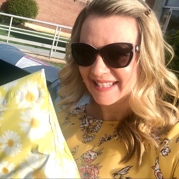 Meet your Posher, Lori - Picture 6 of 7